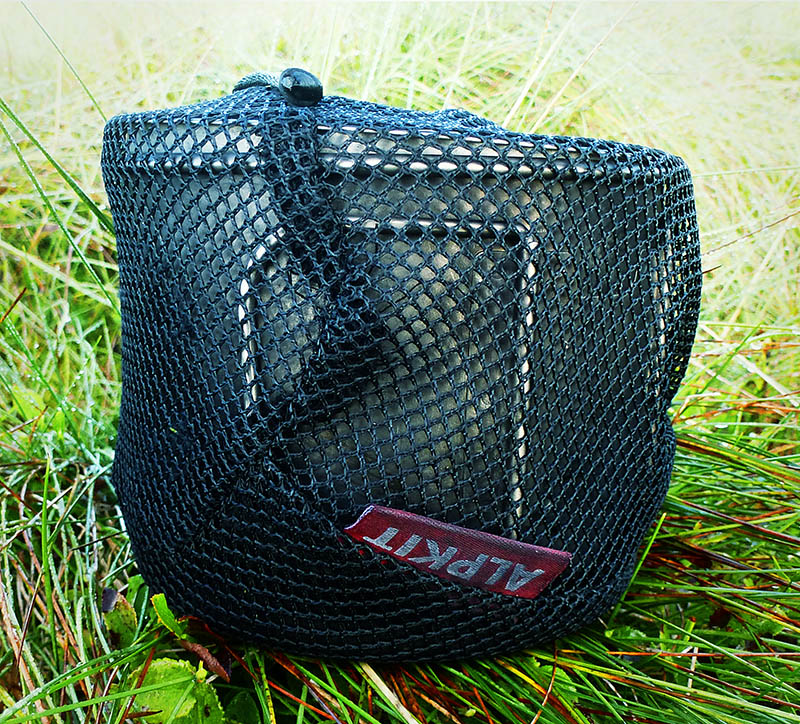 Alpkit's MytiPot stuff sack does a good job of holding everything in place