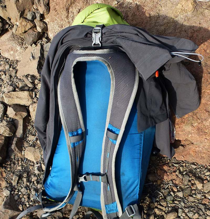 Mountain Hardwear's Super Chockstone carried on a Blue Ice Dragonfly