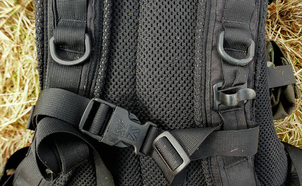 The Predator 30's Coolmesh back system and S-shaped shoulder harness